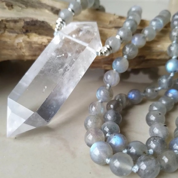 Unique clear quartz and labradorite bead necklace - Picture 7 of 9